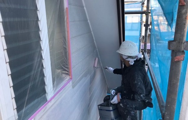 神奈川県藤沢市　外壁塗装　雨樋修理　下塗り　日本ペイント　パーフェクトフィラー