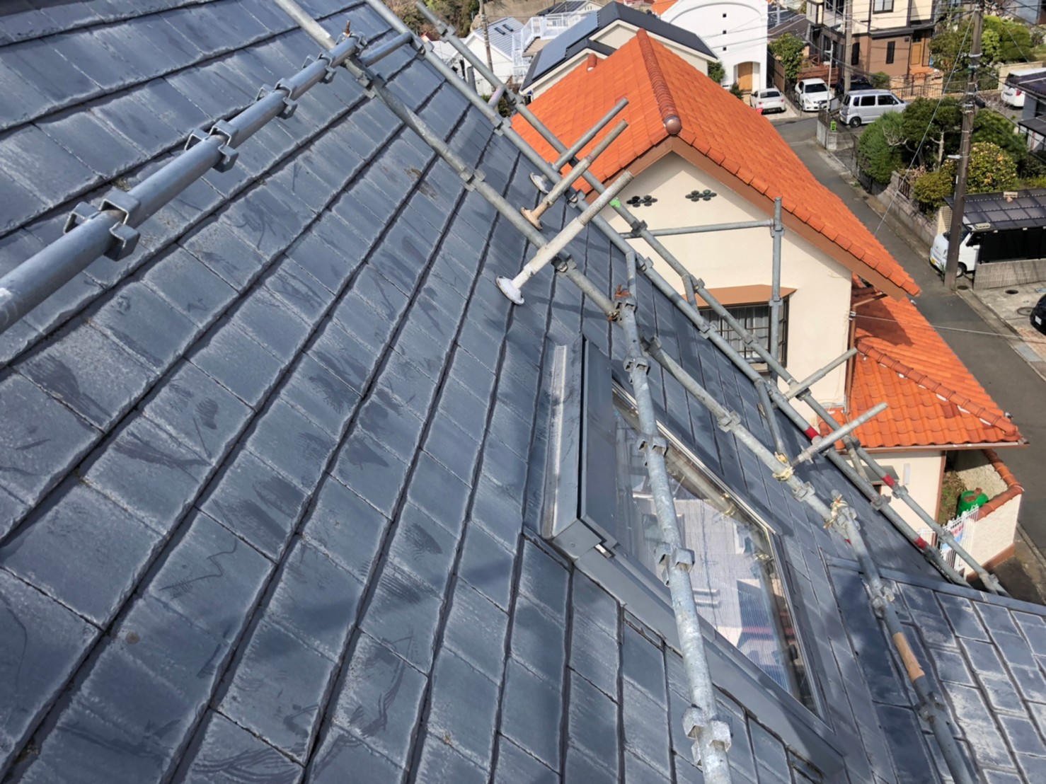 神奈川県藤沢市　屋根工事　急勾配屋根は屋根足場が必要です