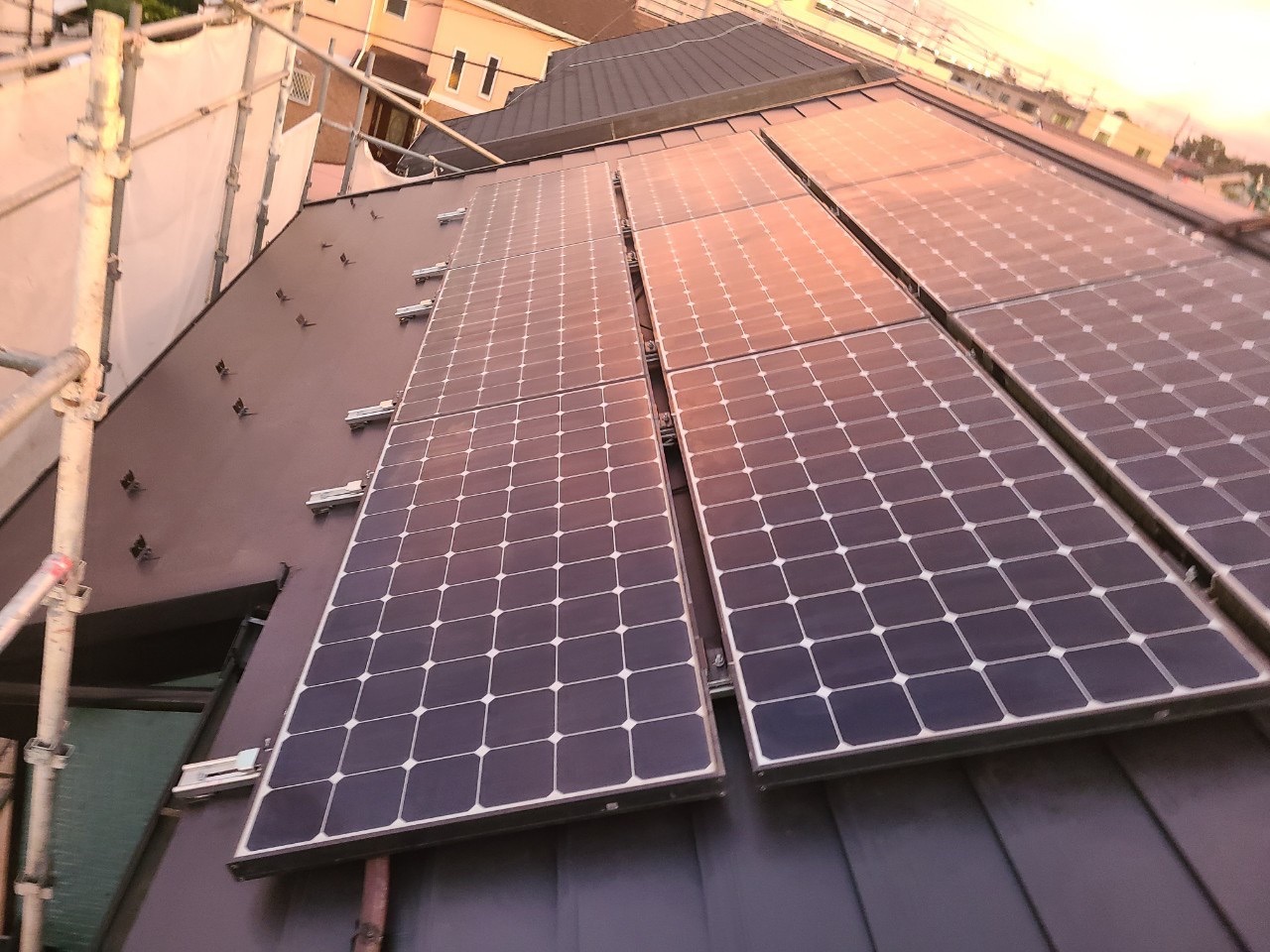 神奈川県茅ヶ崎市　屋根カバー工法工事　太陽光パネル復旧