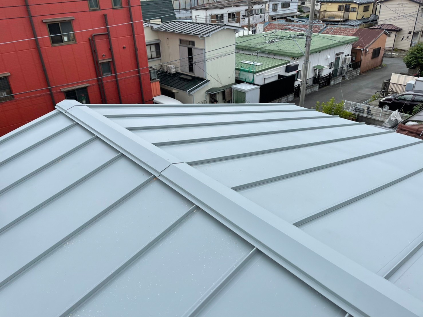 神奈川県茅ヶ崎市　金属屋根張り替え工事　新規屋根材葺き