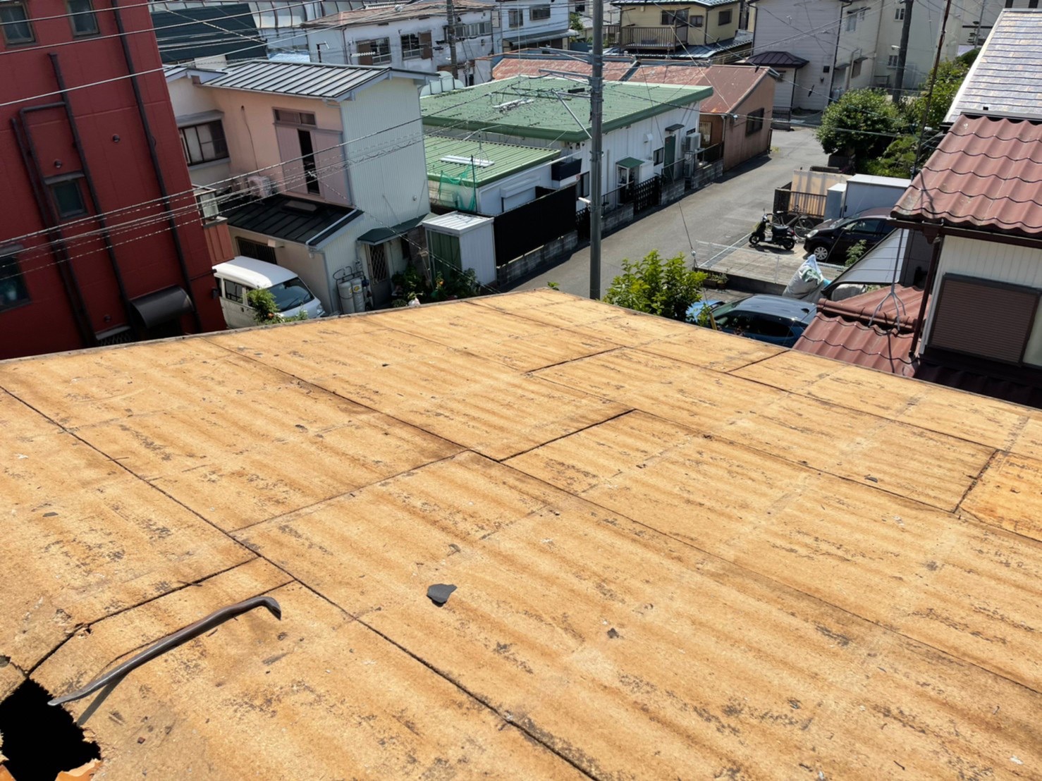 神奈川県茅ヶ崎市　金属屋根張り替え工事　既存板金の撤去