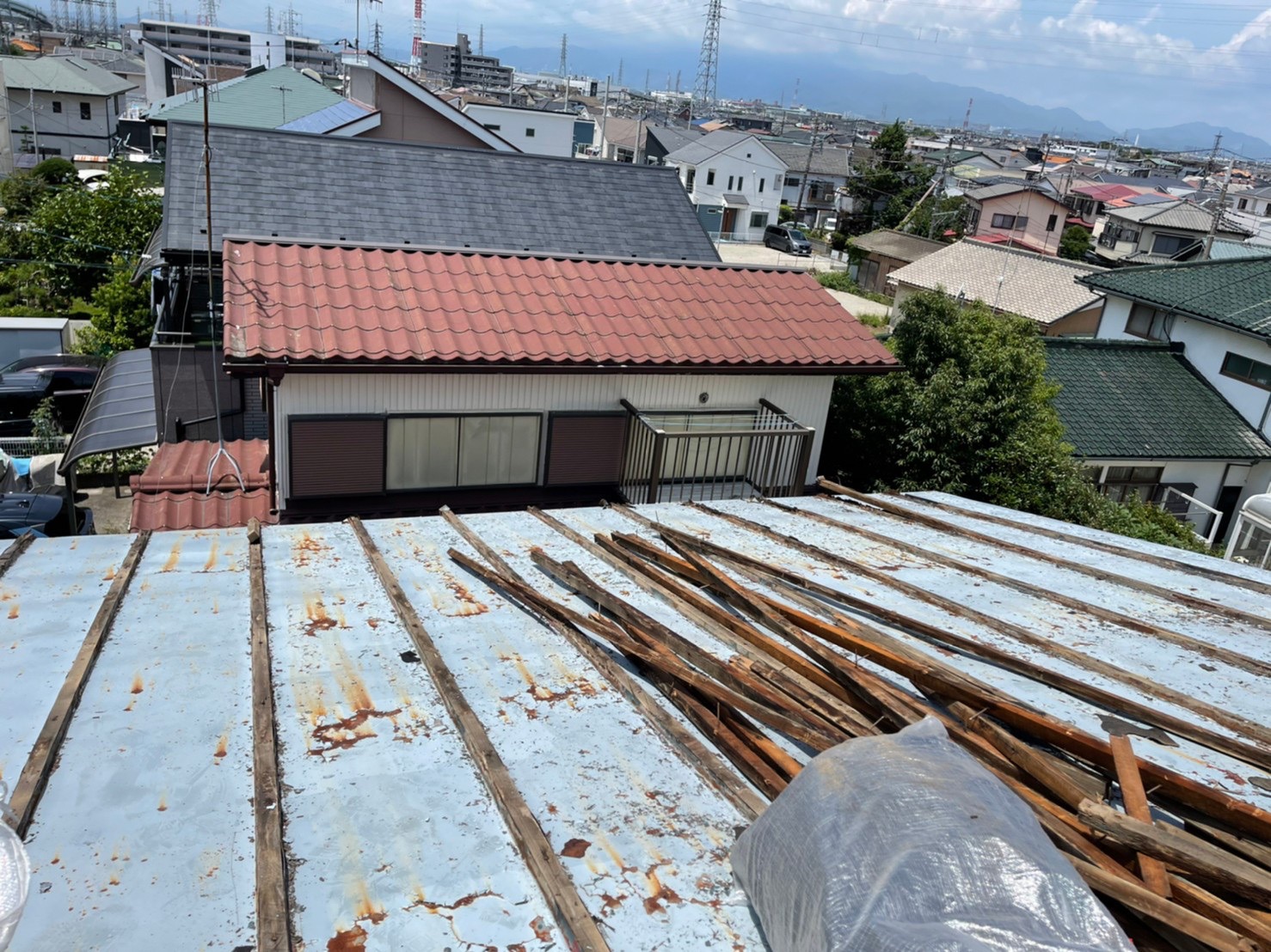 神奈川県茅ヶ崎市　金属屋根張り替え工事　瓦棒の撤去