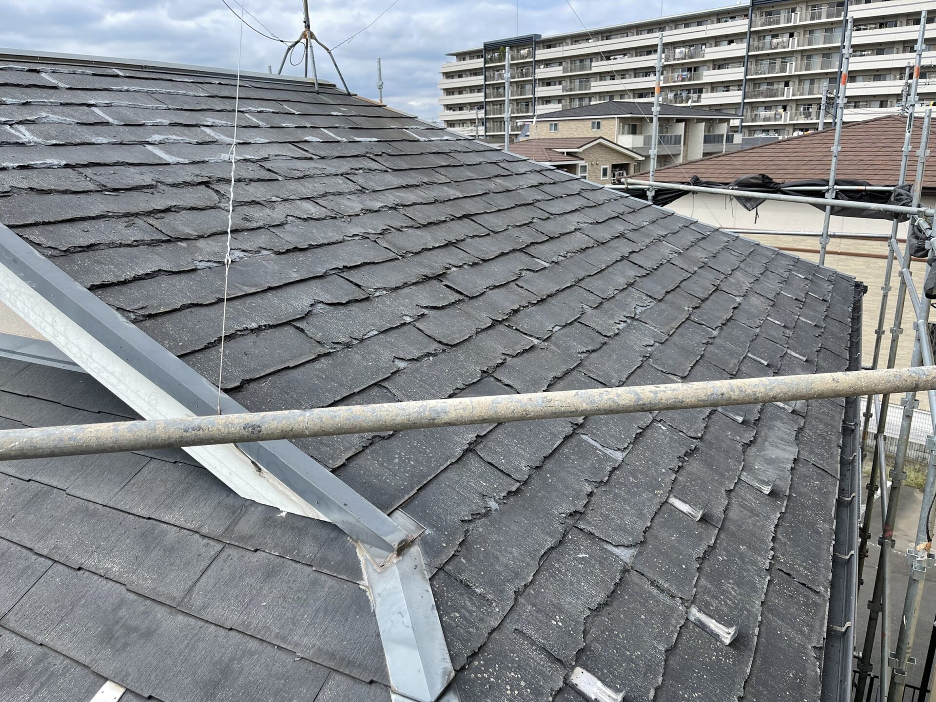 神奈川県茅ヶ崎市　外壁塗装・屋根カバー工事　施工前の屋根