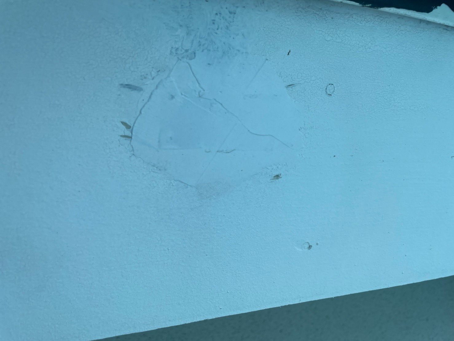 神奈川県茅ヶ崎市　外壁塗装・屋根カバー工事　破風板補修箇所のケレン作業