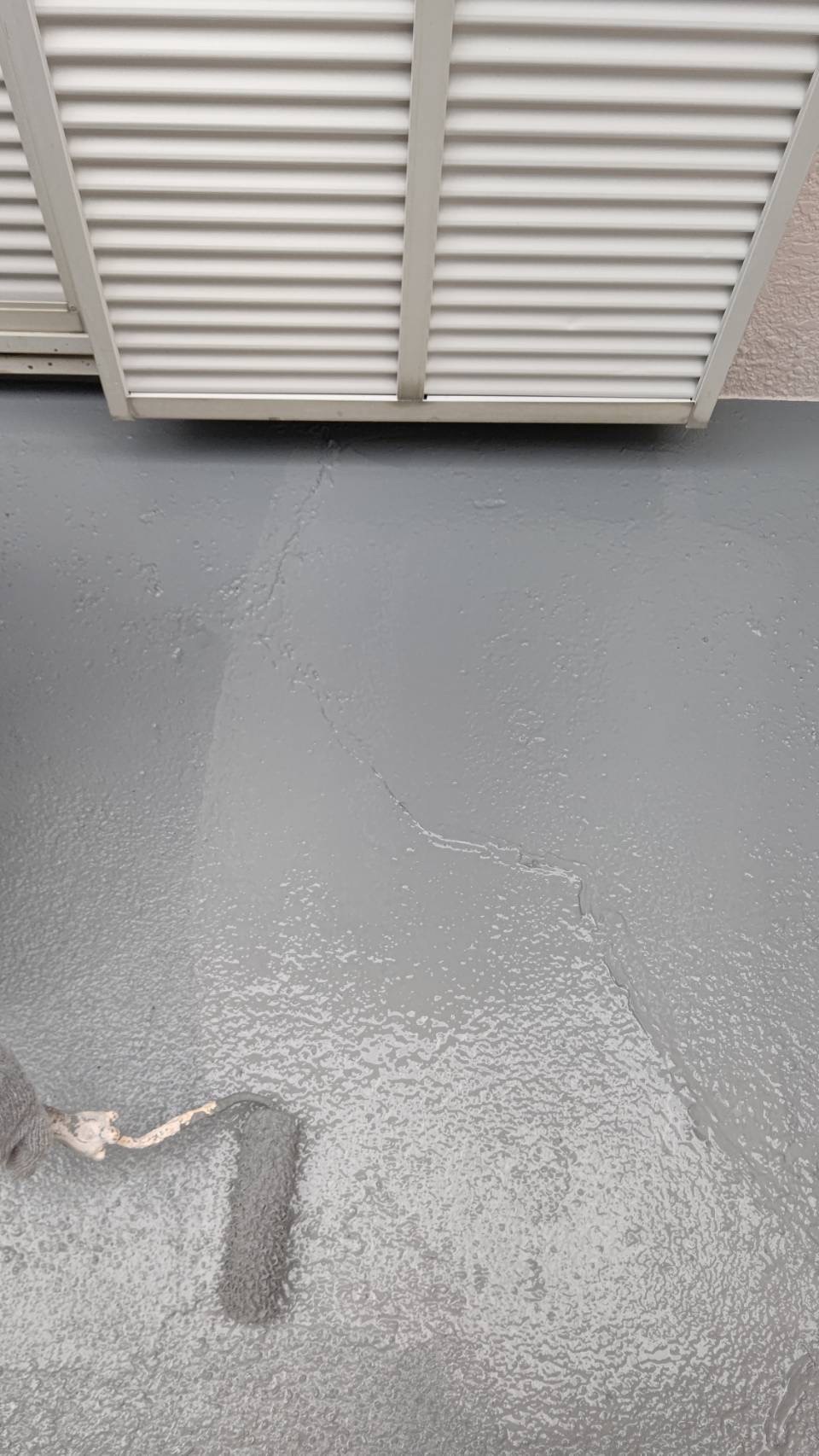神奈川県茅ヶ崎市　外壁塗装・屋根カバー工事　ベランダ防水工事のすすめ