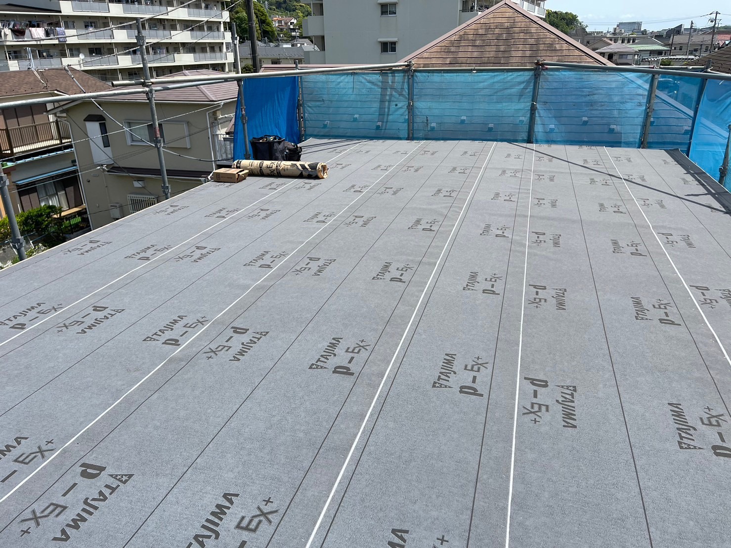 神奈川県茅ヶ崎市　屋根葺き替え工事　ルーフィングの敷設