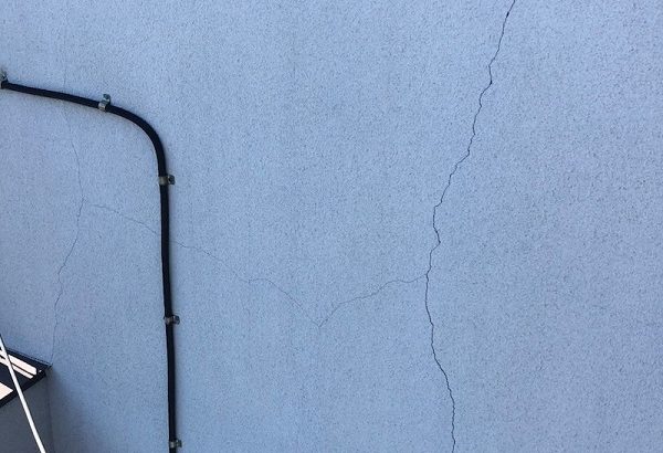 神奈川県茅ヶ崎市　外壁塗装　安さの理由　事前調査　症状　クラック
