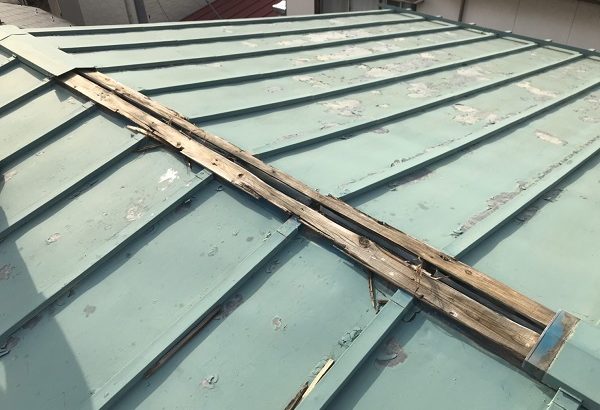 神奈川県藤沢市　屋根塗装　無料診断　見積もり　亜鉛の屋根 (1)