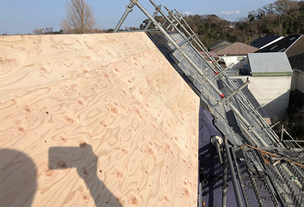 神奈川県茅ヶ崎市　屋根葺き替え　構造用合板設置　K様邸（２）