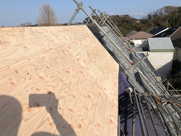 神奈川県茅ヶ崎市　屋根葺き替え　構造用合板設置　K様邸（２）