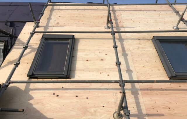 神奈川県藤沢市　屋根工事　下地とルーフィング、天窓のメンテナンスについて