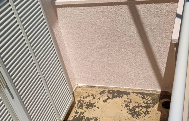 神奈川県茅ヶ崎市　外壁塗装・屋根カバー工事　ベランダ防水工事　プライマー下塗り
