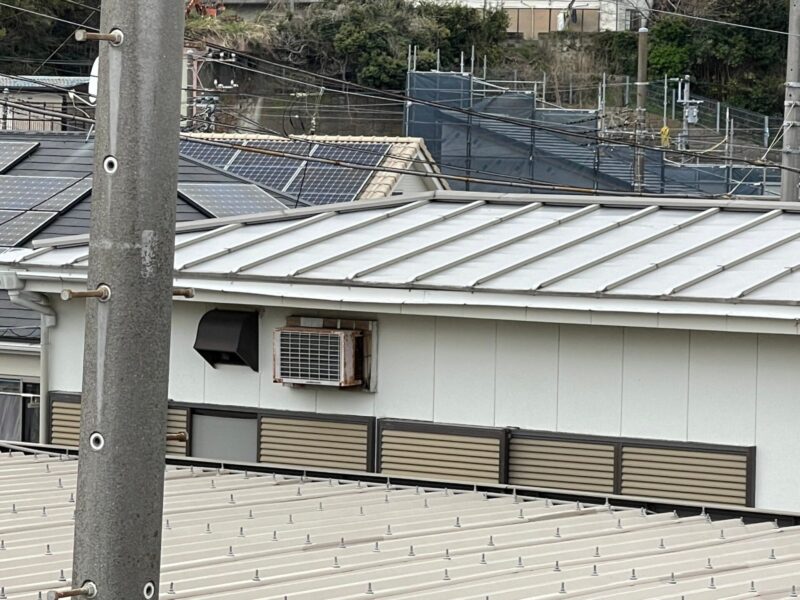 神奈川県茅ヶ崎市　屋根葺き替え工事・内装工事　瓦棒屋根とは？