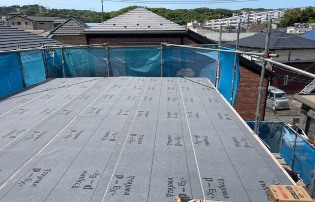 神奈川県茅ヶ崎市　屋根葺き替え工事　屋根防水の要！ルーフィングとは？